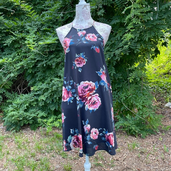 Everly Floral Halter Dress Size M - Picture 5 of 11